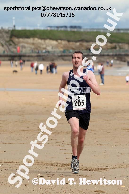 Steve Rankin (Sunderland Strollers) 3rd in the Pier to Pier, South Shields. Photo: David: David T. Hewitson/Sports for All Pics